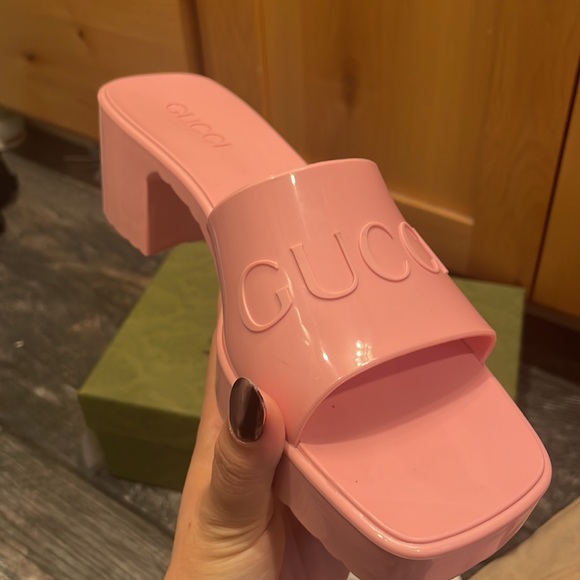 Gucci Rubber Logo Platform Slide Sandal - Picture 5 of 7